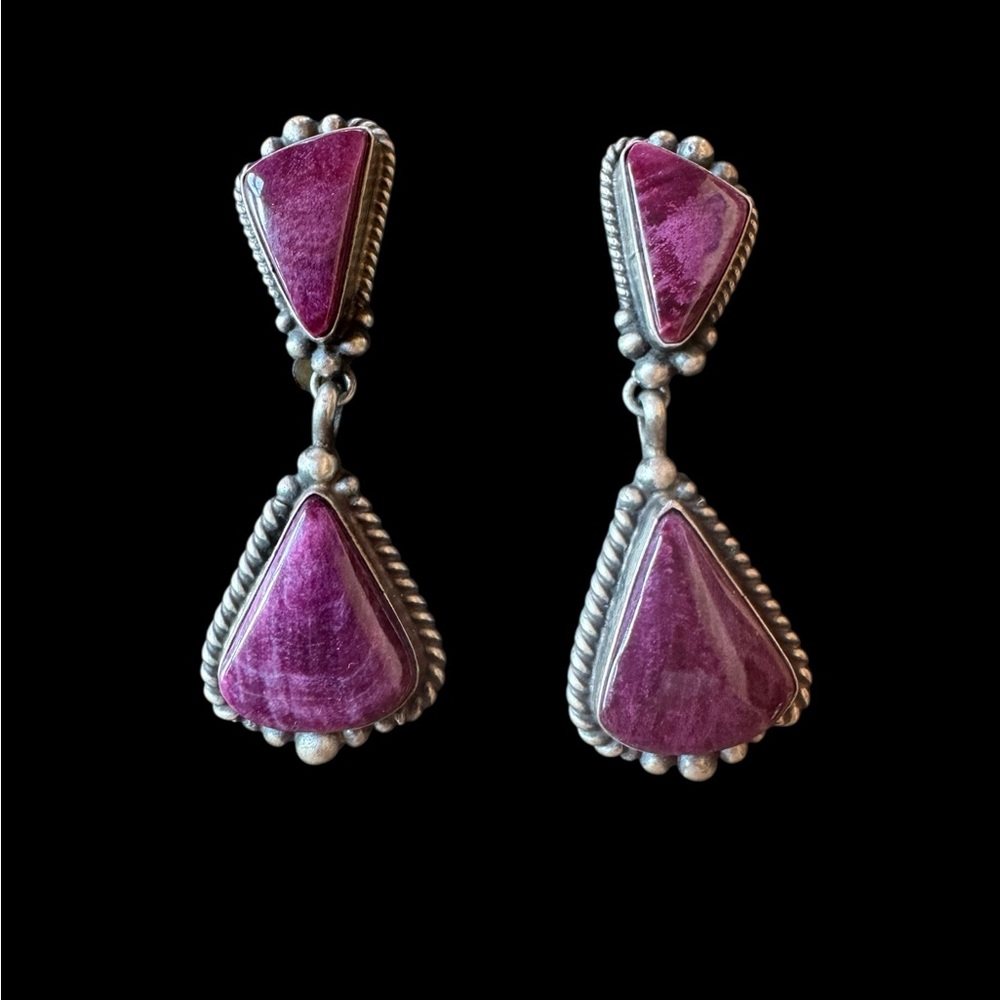 Spiny Oyster Earrings by Native American artist Eloise Kee